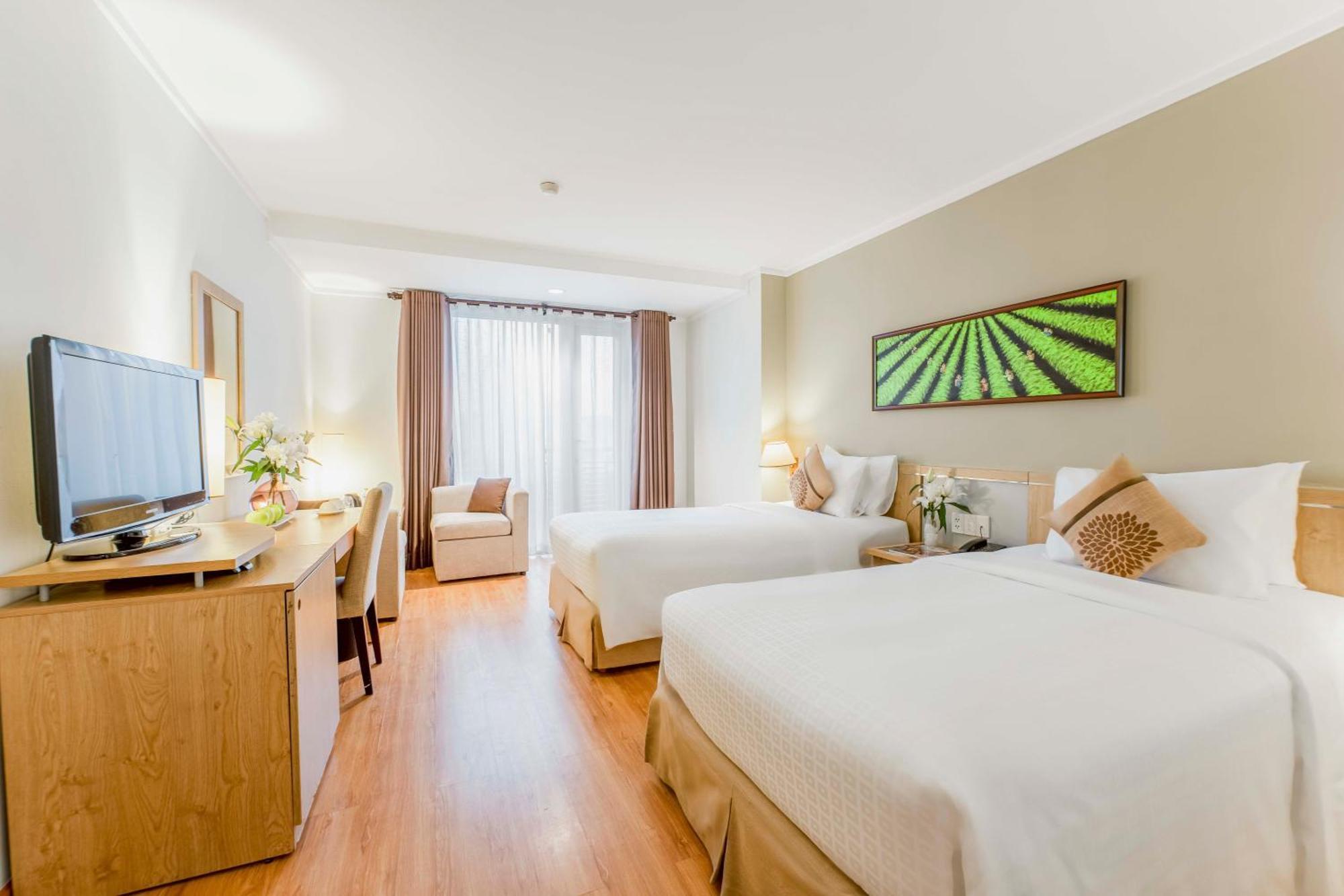 Hotel Vien Dong - Near Bui Vien Walking Street 3*
